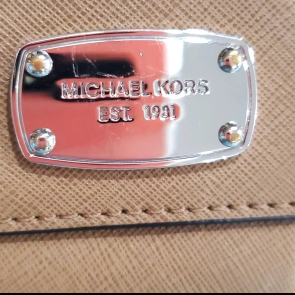 Michael Kors Wallet - Picture 2 of 6